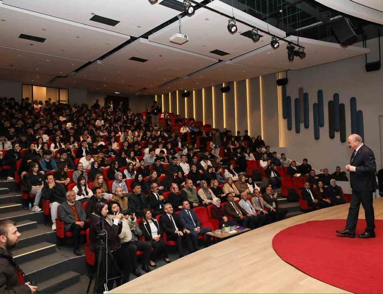 Başkan Özlü gençlere hem kariyer sırlarını hem de yeni hayalini anlattı