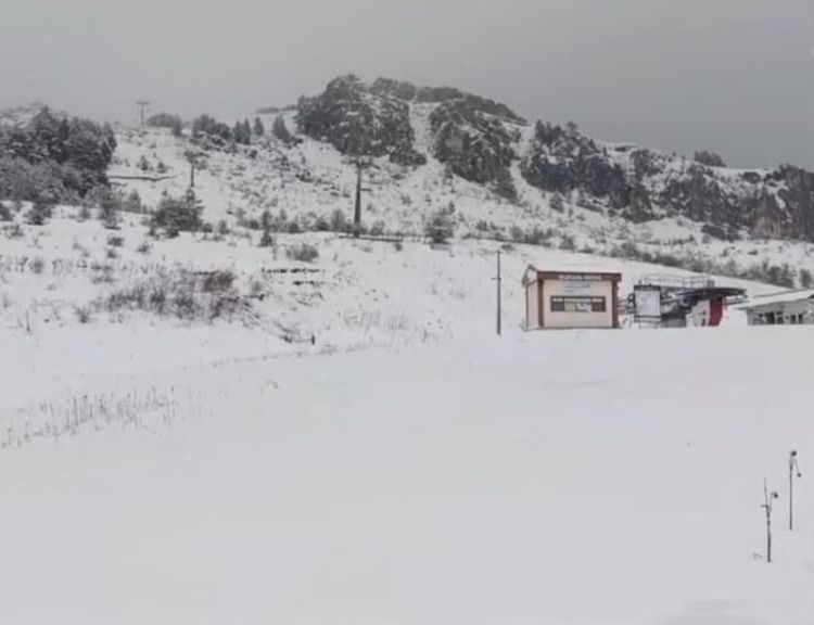 Kayak Merkezi nisan ayında beyaz örtüyle kaplandı