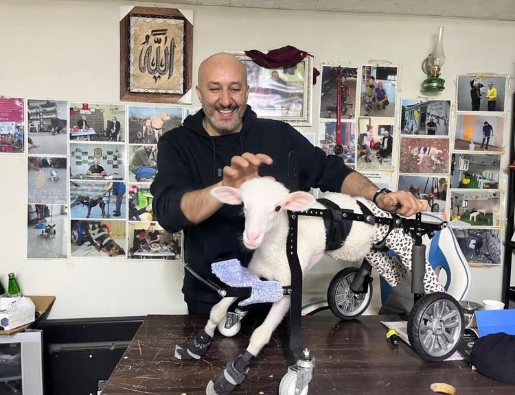 Demir ustası felçli canlara 'umut' oluyor