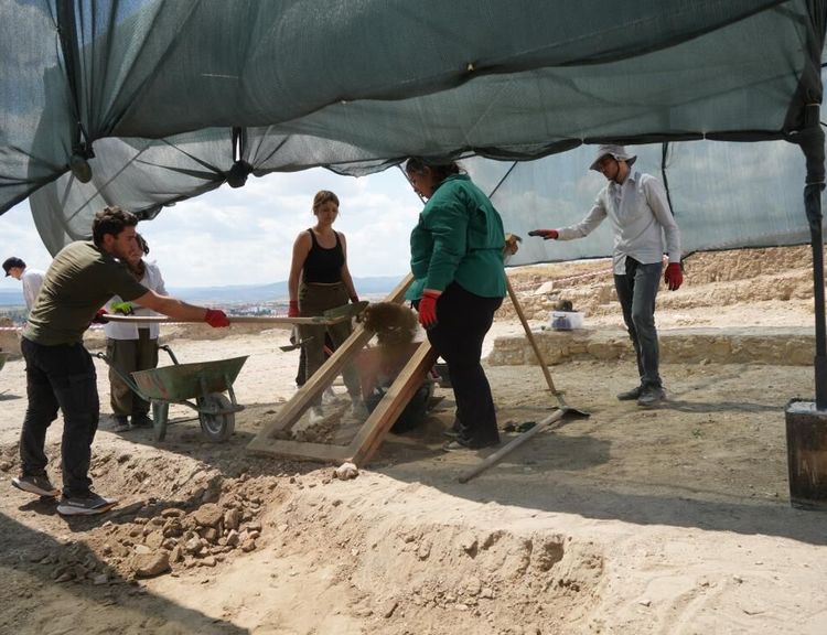 Anadolu'nun en büyük 3 Roma villasından biri olan bin 800 yıllık villadaki mozaikler kurtarılıyor