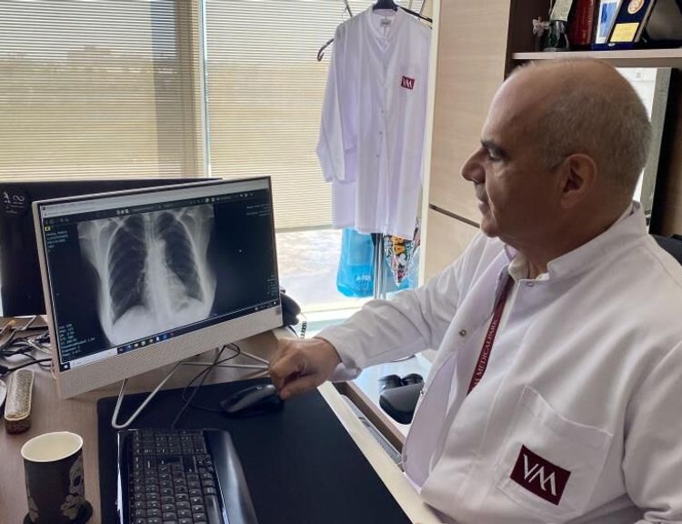 Nefesini kesen tümörden akciğeri alınmadan kurtuldu