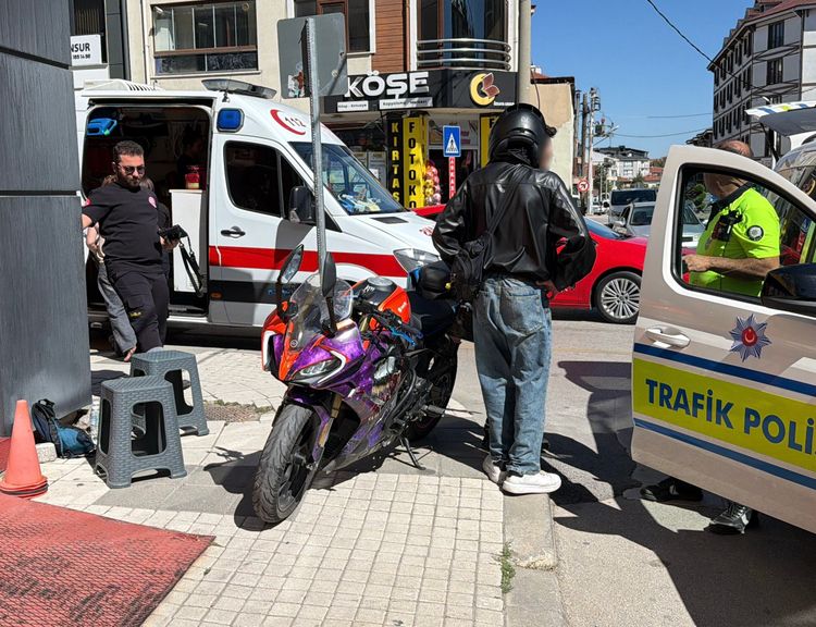 Bolu'da otomobil ile motosiklet çarpıştı: 2 hafif yaralı