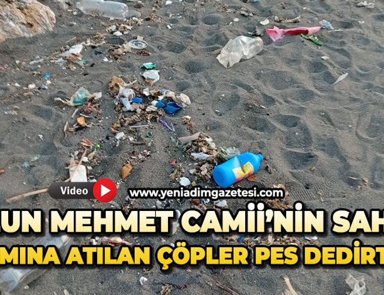 Uzun Mehmet Camii’nin sahil kısmına atılan çöpler pes dedirtti!