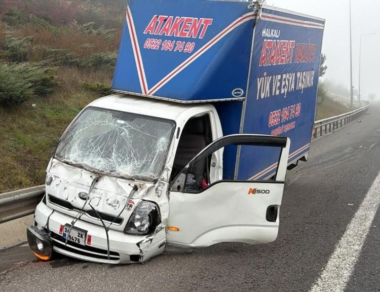 Kamyonet, otomobil ve otobüs çarpıştı: 2 yaralı