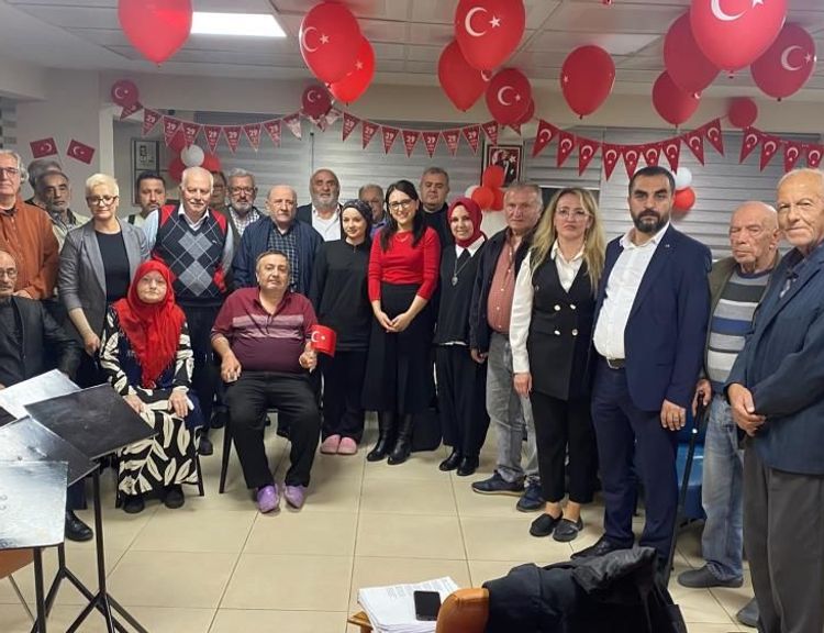 Huzurevi sakinleri Cumhuriyet Bayramı’nı türkülerle kutladı