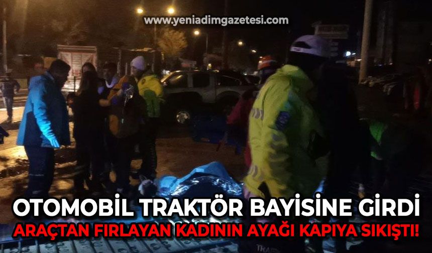 Otomobil traktör bayisine girdi: Araçta fırlayan kadının ayağı kapıya sıkıştı!