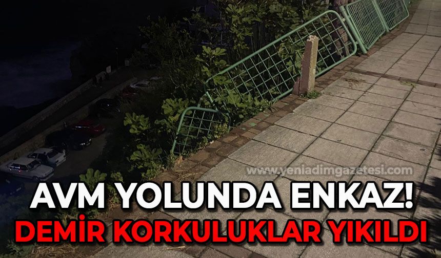 AVM yolunda enkaz: Demir korkuluklar yıkıldı!