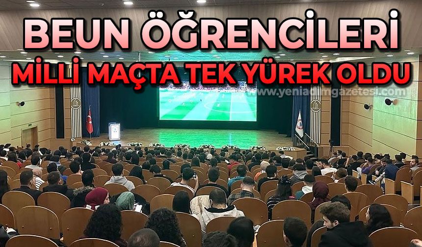 Zonguldak Bülent Ecevit Üniversitesi öğrencileri Milli Maç'ta tek yürek oldu