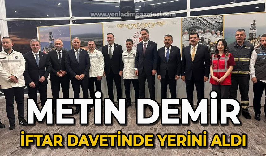 Bakan Alparslan Bayraktar'ın katıldığı iftar programında Metin Demir de yerini aldı