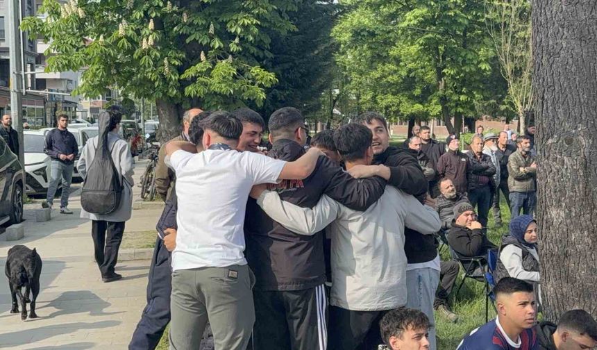 Play-off maçı dev ekranda izlendi