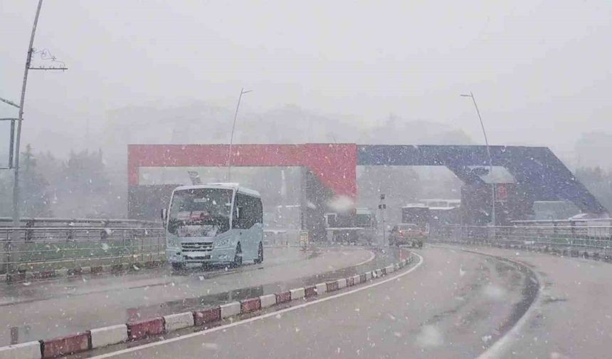 Şehirde ve kayak merkezinde nisan karı etkili oldu