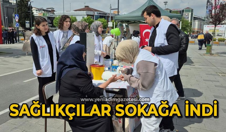 Sağlıkçılar sokağa indi