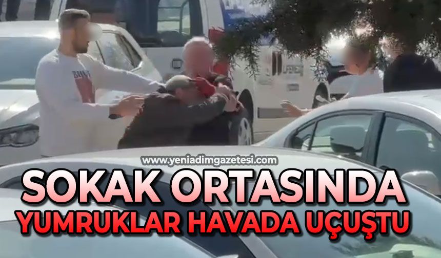 Sokak ortasında yumruklar havada uçuştu