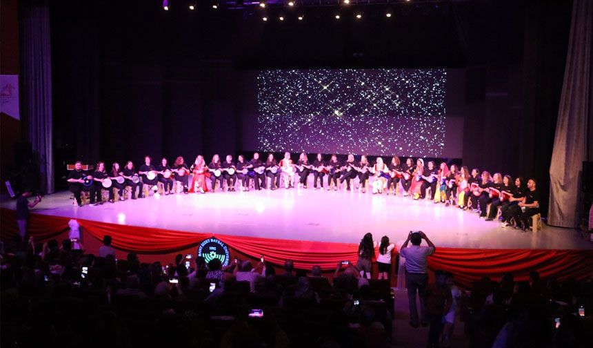 "Sanatın Işığında Öğretmenler" programı büyük beğeni topladı