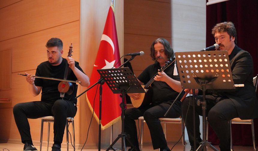 "Biz Susalım Türküler Konuşsun" konseri beğenildi