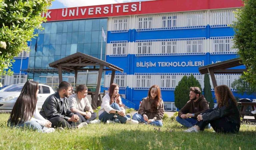Bilişim Teknolojileri MYO, yeni programlarıyla dijital geleceğe açılıyor