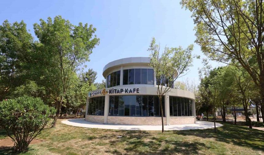 Kitap kafe açıldı