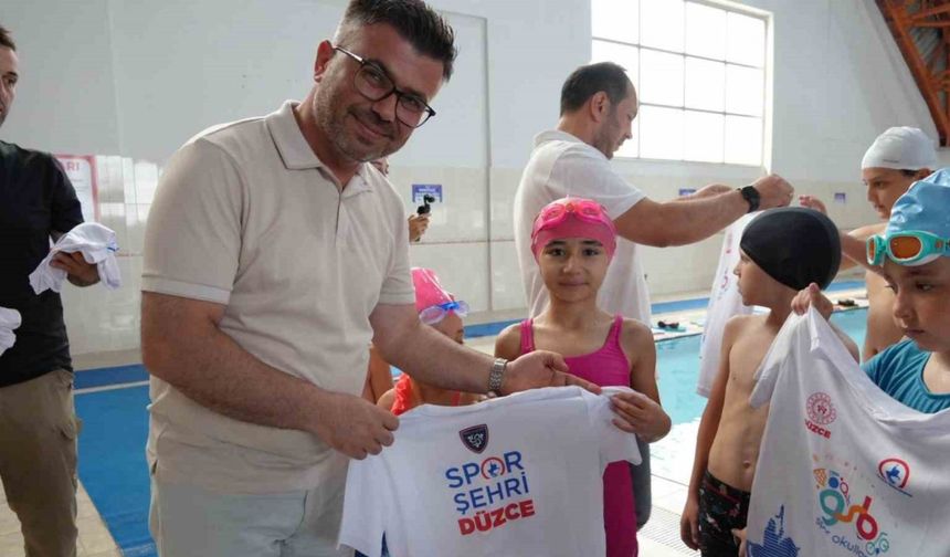 Yaz spor okulları sporcularına hediye