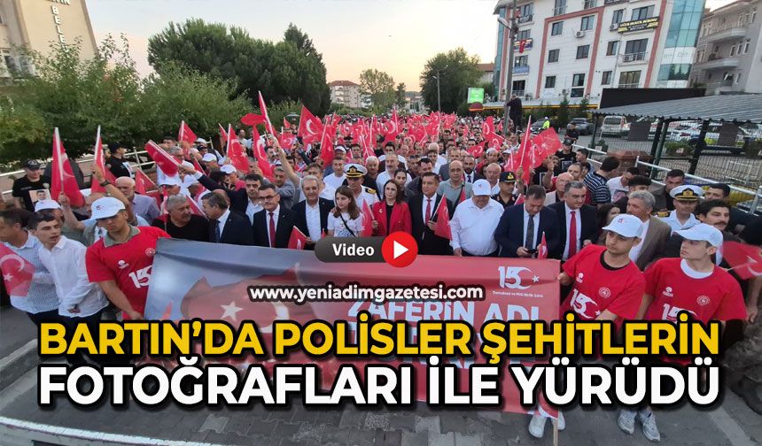 Bartın’da polisler, şehitlerin fotoğrafları ile yürüdü