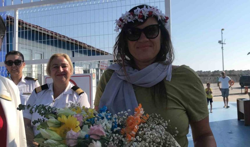 Amasra 100 bininci kuruvaziyer gemi yolcusunu ağırladı