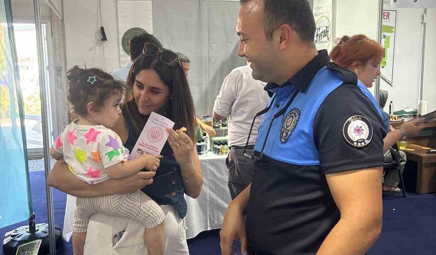 Polis ekipleri vatandaşları bilgilendirdi