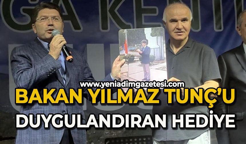 Bakan Yılmaz Tunç'a duygulandıran hediye