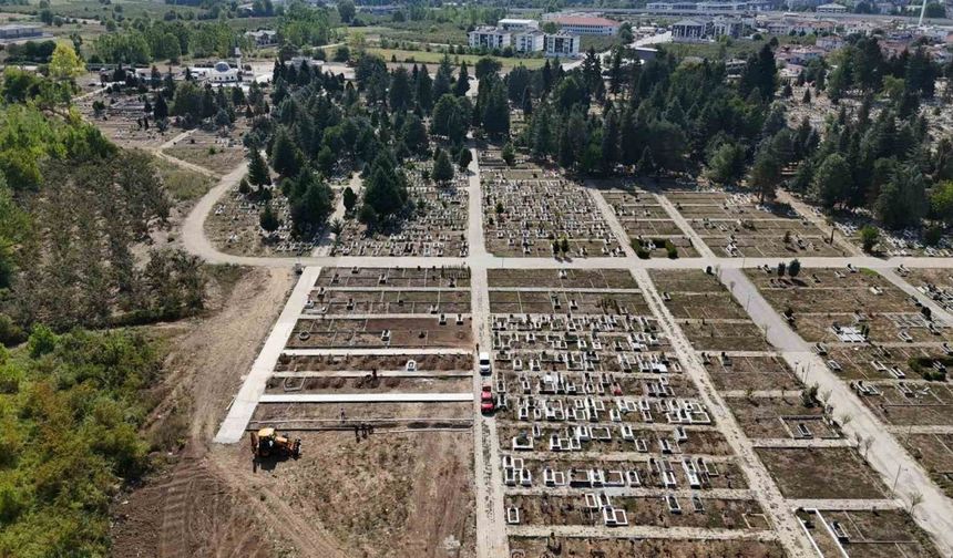 Mezarlıklarda düzenleme çalışmaları başladı