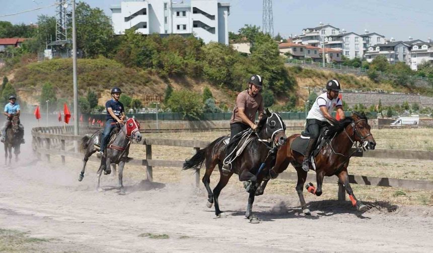 Rahvan atları Gölcük’te birincilik için koştu