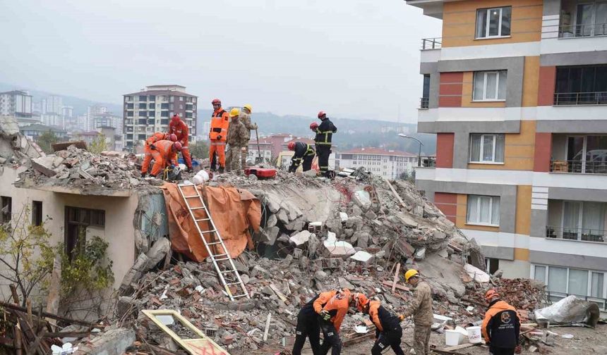 Bölgesel deprem tatbikatı: Yüzlerce personel seferber oldu