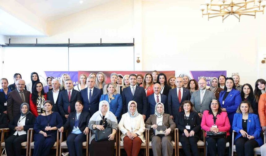 Kadın eliyle güçlenen yerel yönetimler çalıştayı yapıldı