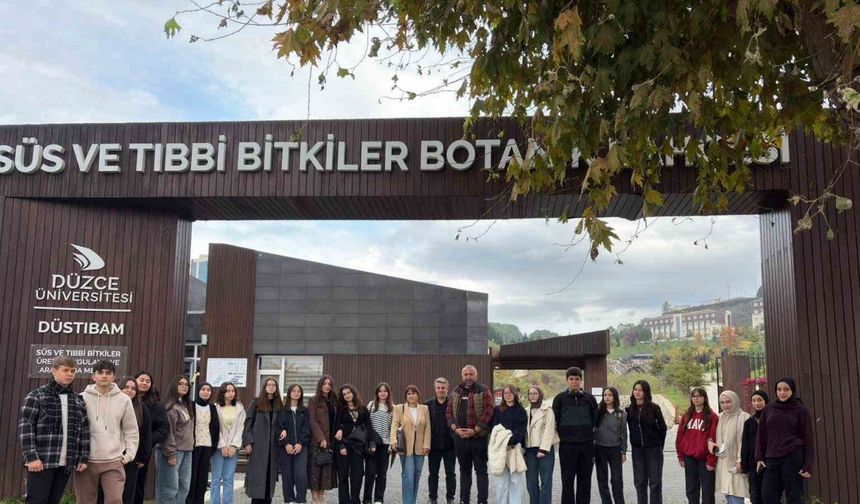 Liseli gençler sonbahar renklerini keşfetti