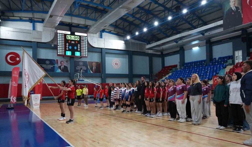 Okul sporları açılış seremonisiyle başladı