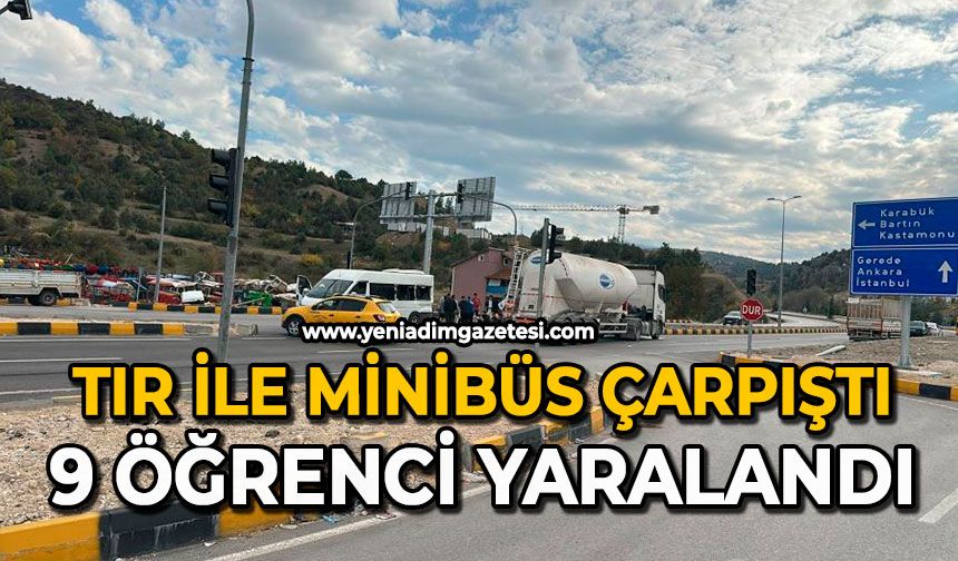 Tır ile minibüs çarpıştı: 9 öğrenci yaralandı