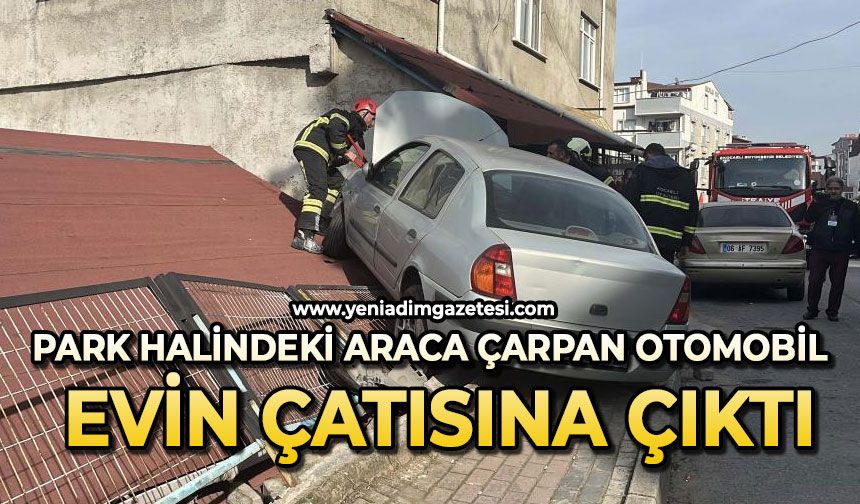 Park halindeki araca çarpan otomobil evin çatısına çıktı