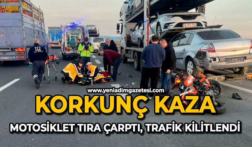 Korkunç kaza: Motosiklet tıra çarptı, trafik kilitlendi