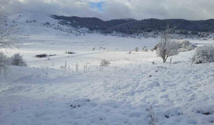 Abant ve çevresindeki yaylalar beyaza büründü