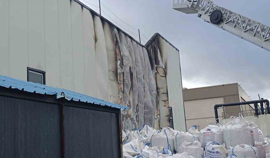 Fabrika yangını büyümeden söndürüldü