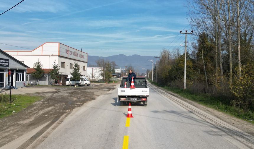 Güvenli ulaşım için Çilimli'de yol çizgileri yenileniyor