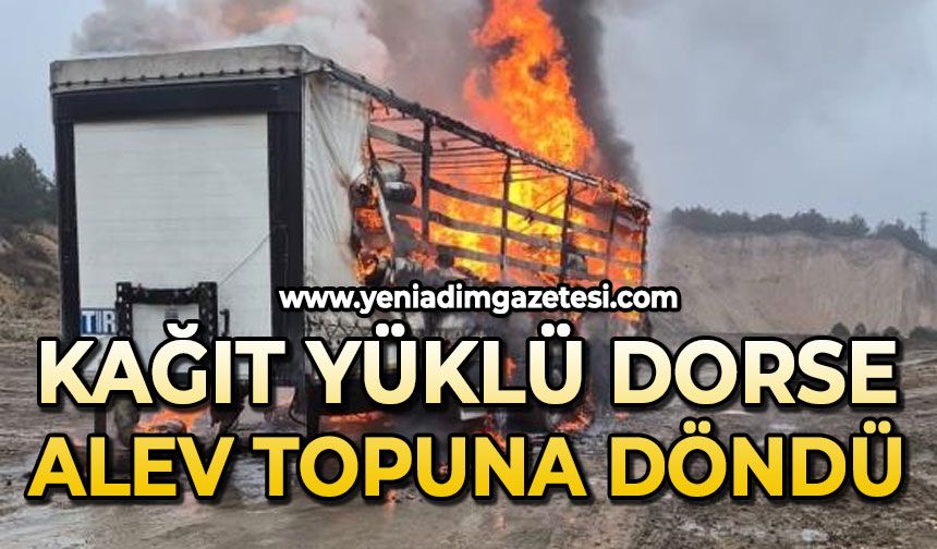 Kağıt yüklü dorse alev topuna döndü