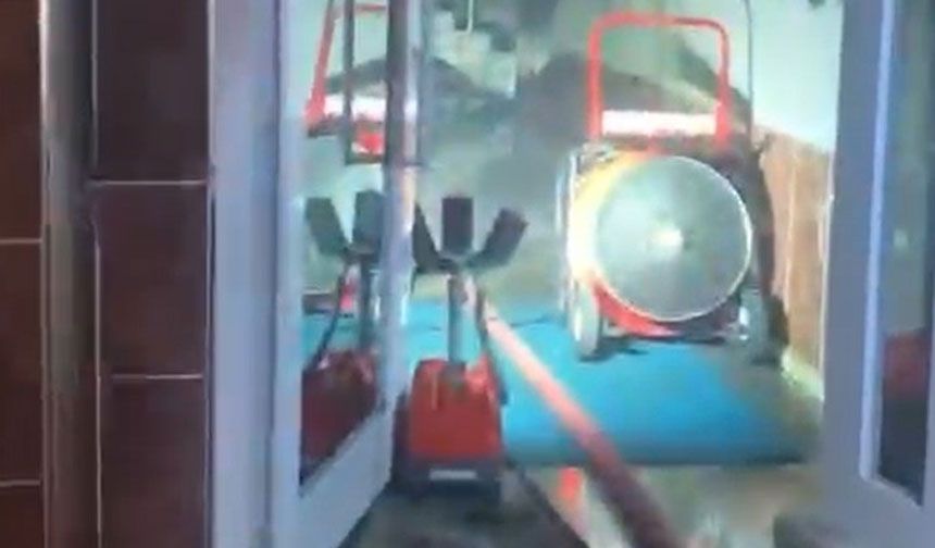 Apartmanda çıkan yangında 1 kişi dumandan etkilendi