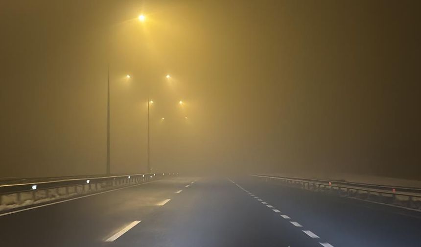 Kent sis altında kaldı: Görüş mesafesi 10 metreye düştü