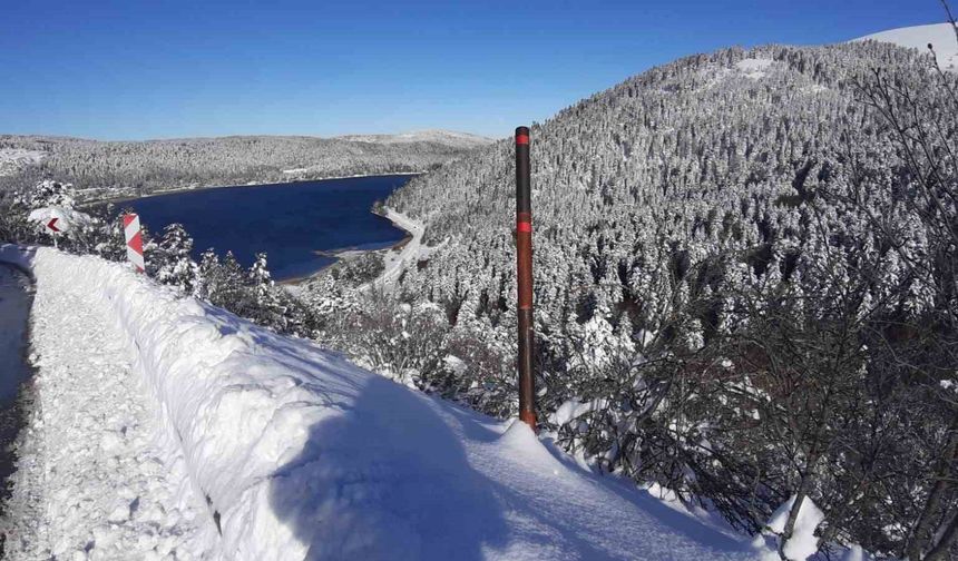 Beyaza bürünen Abant’ta kartpostallık manzara