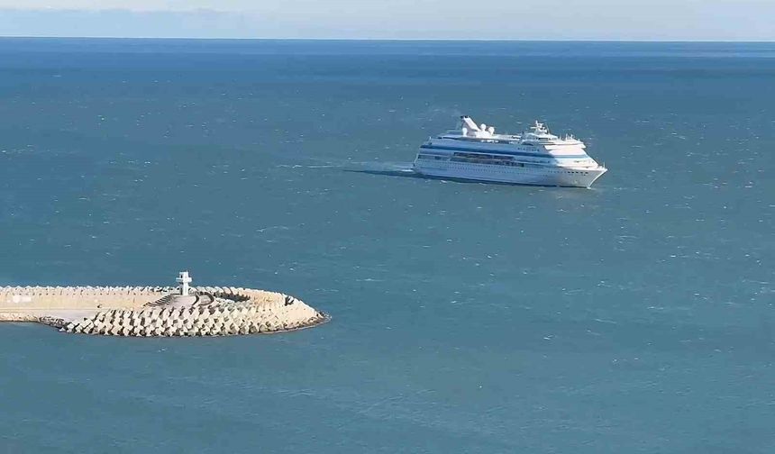 Rus turistlere Türkiye'de fırtına engeli