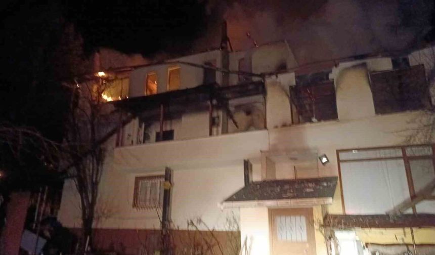 3 katlı evde yangın