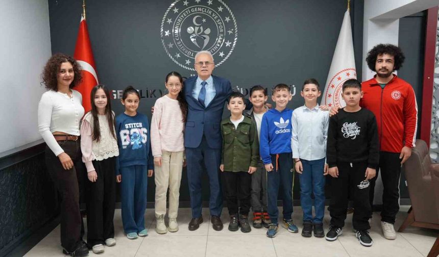 Sporcu öğrenciler il müdürü ile bir araya geldi