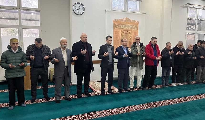 Bayram coşkusu yaşandı dualar edildi bayramlaşıldı