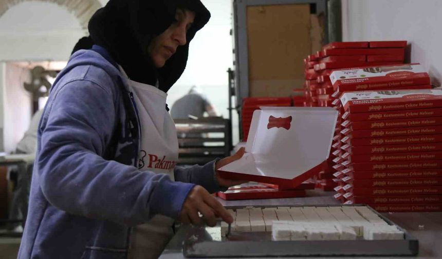 Bayram öncesi imalathanelerde saray helvası mesaisi