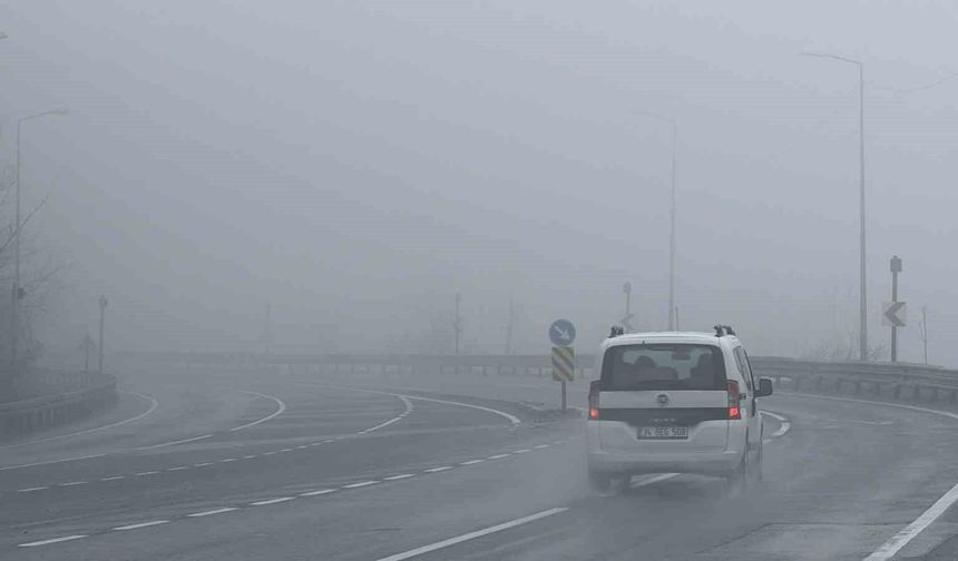 Bolu Dağı'nda sis ve yağış etkili oluyor
