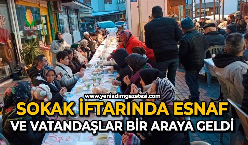 Sokak iftarında esnaf ve vatandaşlar bir araya geldi