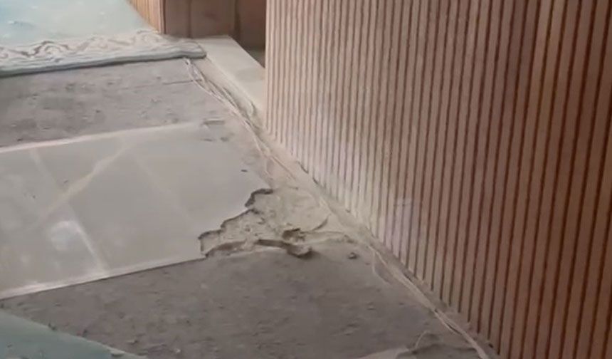 Düşen yıldırım camiye isabet etti